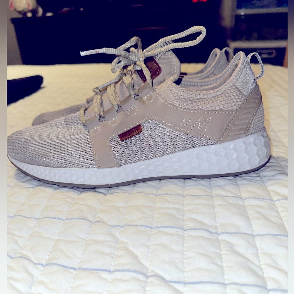 Bench brand ladies sneakers‎ 8.5/9 US Size